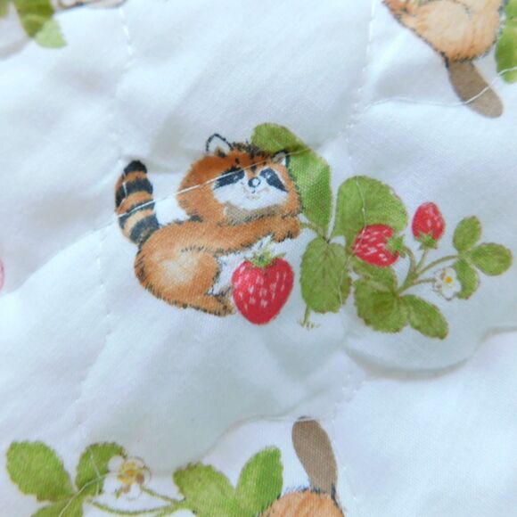 VTG 70s Quilted FABRIC 41x41 Strawberries Critters Squirrels Cotton/Poly Blend - Picture 5 of 9
